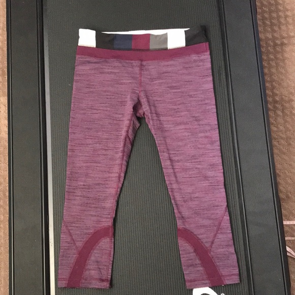⭐️2 for 35⭐️ Lululemon crop capris - Picture 1 of 11